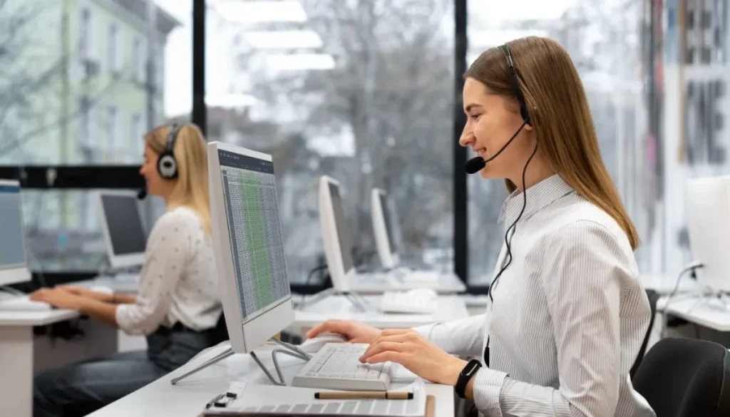 Omnichannel vs Multichannel Contact Center: Which to Choose?