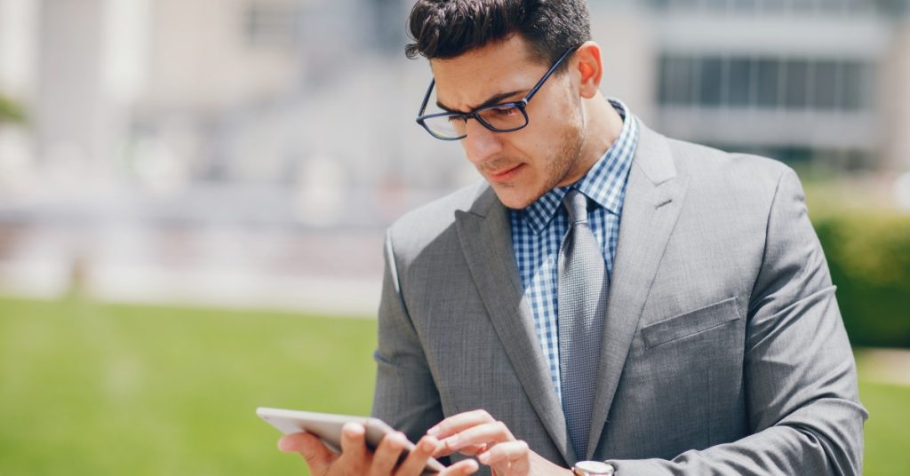 HLR Lookup vs MNP Lookup: How They Impact SMS Routing