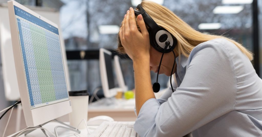 Call Center Burnout: Warning Signs, Causes & Prevention Tips